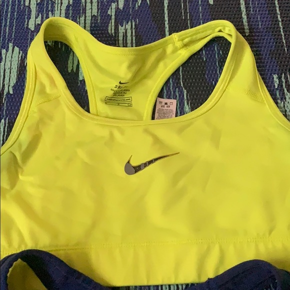 2 Nike sports bras - Picture 3 of 12